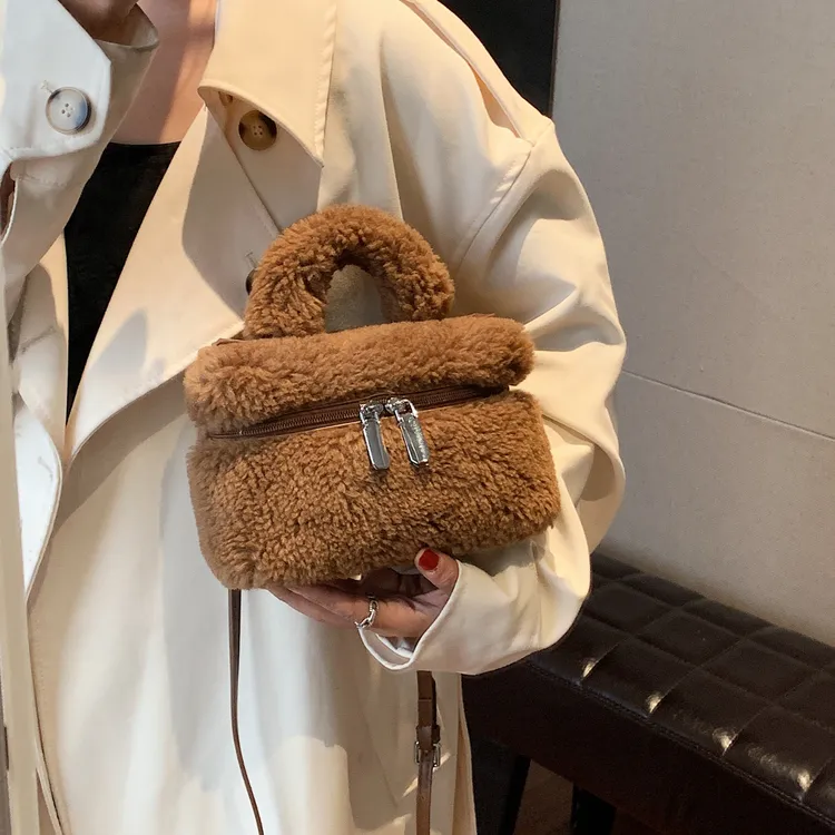 秋冬时尚羊羔毛手提包女2025新款洋气毛绒小方包摇粒绒单肩斜挎包