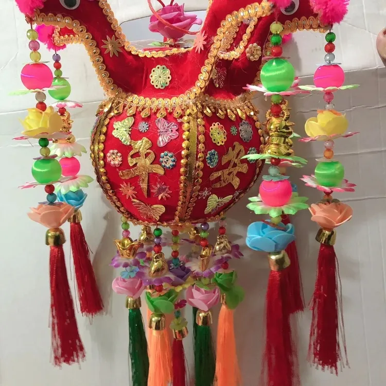 六头朱砂鸡灯,纯手工缝制,婚嫁门头悬挂,搬新家门头挂件大约30×45