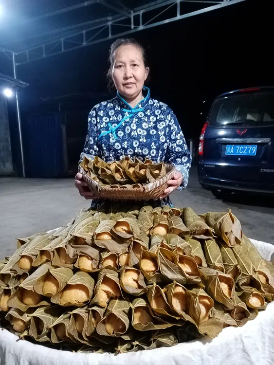 重庆黔江新鲜现包桐子叶麦粑