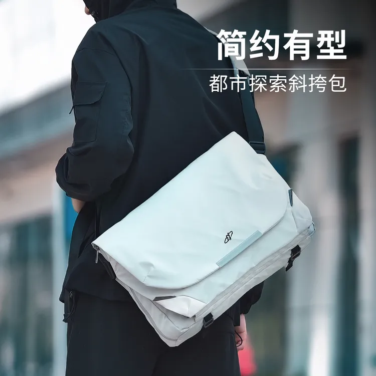 探索星空阿波罗x1磁吸扣斜挎包男士单肩包骑行背包机能邮差电脑包