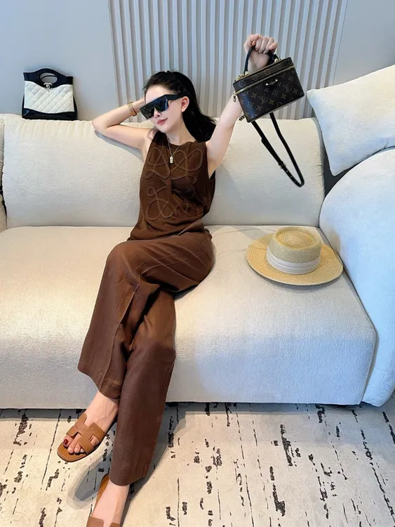 2025超火夏装一整套时尚高级感休闲通勤风穿搭咖色上衣阔腿裤套装