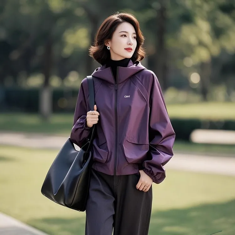 2025春季户外冲锋衣女爆款独特漂亮超好看小个子紫色连帽夹克外套
