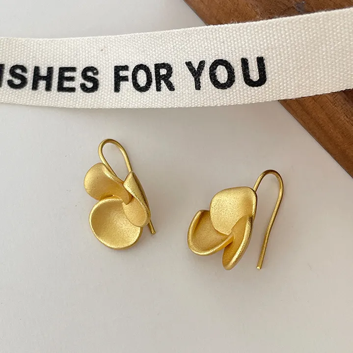 三瓣鸡蛋花耳钉女花朵简约甜美日常通勤时尚花朵耳环