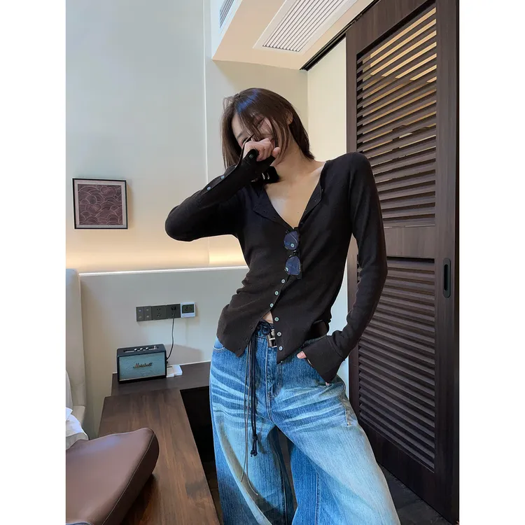 JCCC影子【扣叙】两色极简圆领纽扣设计针织打底开衫JE4FOS12