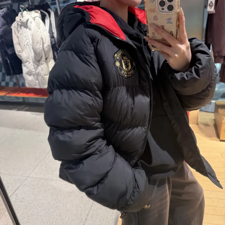 adidas/阿迪达斯三叶草曼联足球联名MUFC CS PJKT连帽棉服 JM5567