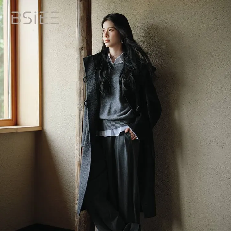 BSIEE/本涩帽子抽绳大衣年秋冬新品牛角扣连帽直筒毛呢外套女