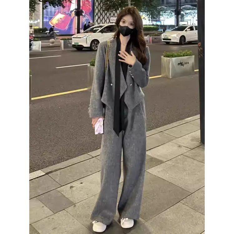 拉夏贝尔春秋穿搭一整套女2025年爆款高级感西装外套休闲裤两件套
