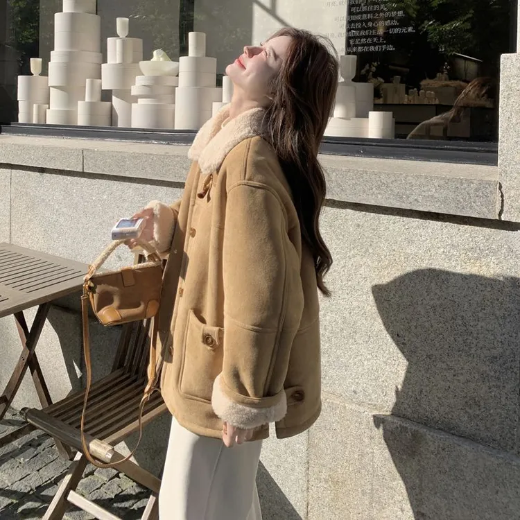 韩系甜美超好看卡其色加绒一体短款外套女冬季新款加厚羊羔毛上衣