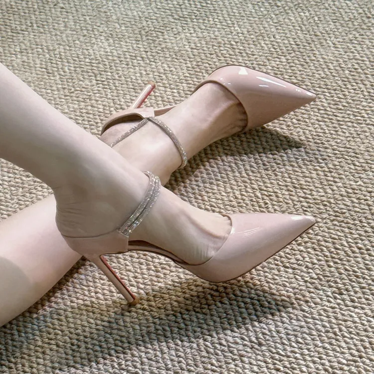 新款设计感一字带水钻尖头高跟鞋气质巨好看御姐包头红底浅口单鞋