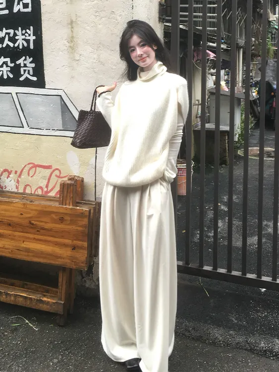 2025秋季一整套洋气减龄休闲通勤米白色针织衫T恤休闲裤两件套女