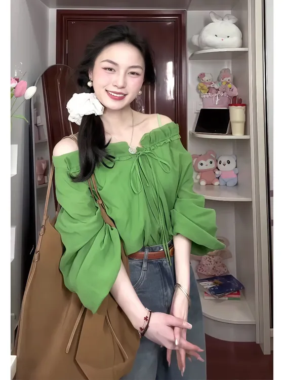 今年流行漂亮2025春季新款绿色一字肩花边领防晒衬衫搭配牛仔裤女
