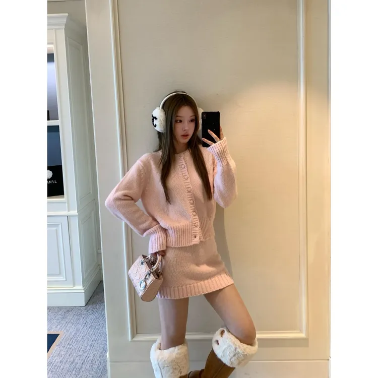 韩系休闲通勤穿搭秋冬极简高级感收腰针织衫针织包臀半裙两件套女