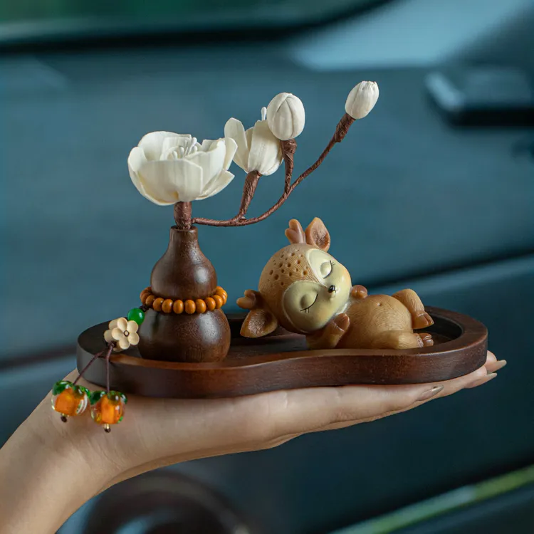 朴房新款创意小鹿香薰汽车摆件车内创意治愈系胡桃木葫芦扩香器