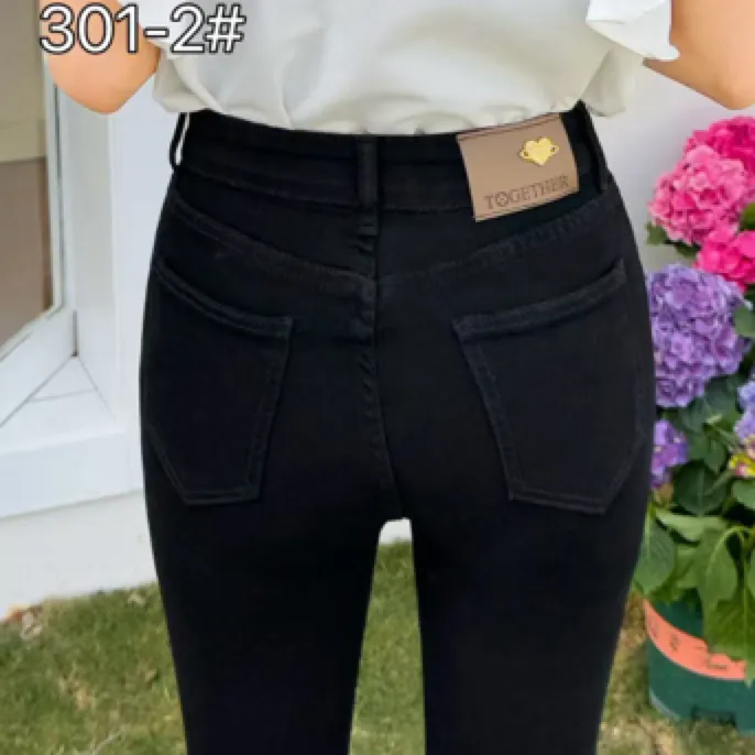 黑色中腰弹力直筒微喇牛仔裤女春新上市显瘦腿长女生最爱