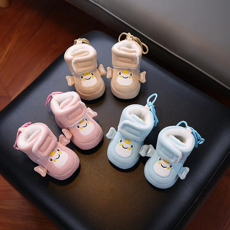 婴儿棉靴宝宝防滑秋冬加绒加厚雪地鞋子0-3-6一岁学步鞋卡通不掉