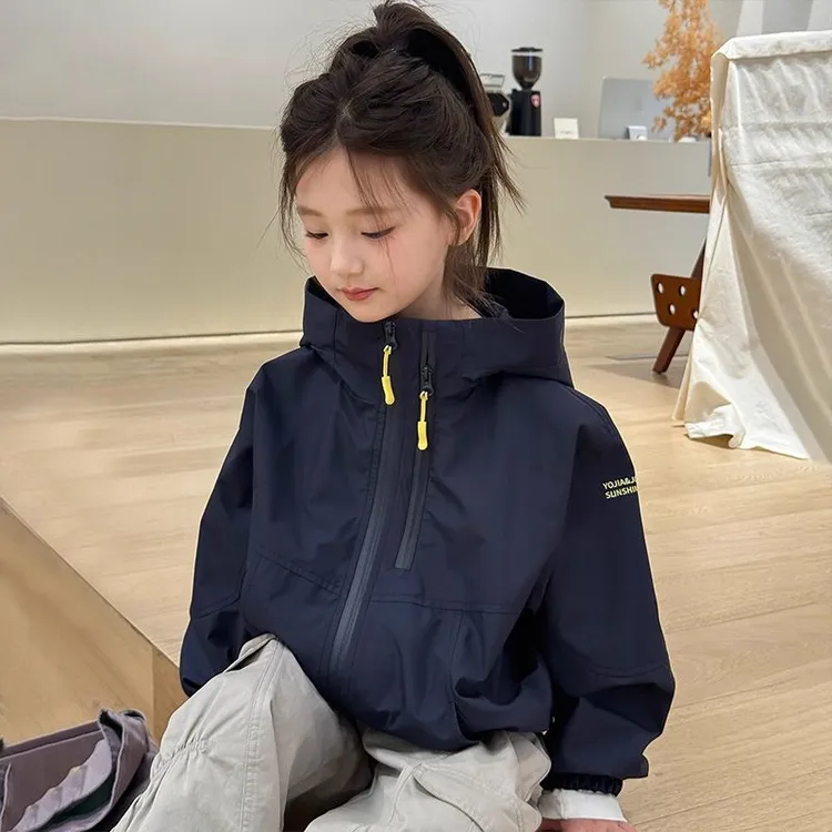 女童冲锋衣春秋款2025新款儿童洋气户外外套休闲宽松百搭连帽上衣