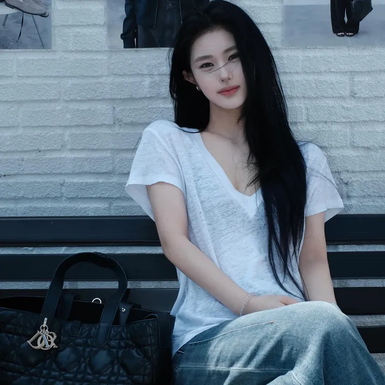 欧货爆款白色V领雪花短袖T恤女夏季2025新款松弛微透纯欲辣妹上衣