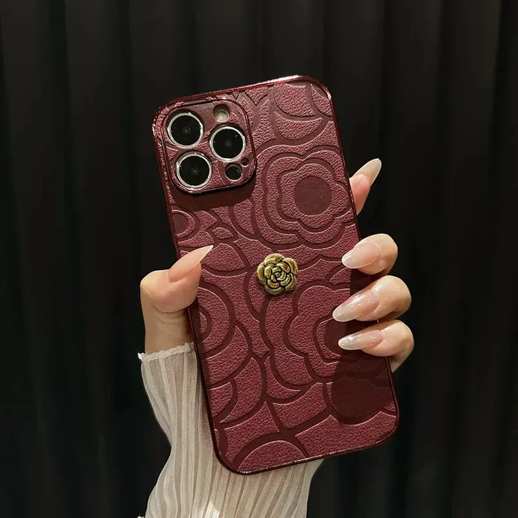 山茶花公仔适用于苹果17promax电镀羊皮手机壳华为vivo/oppo小米