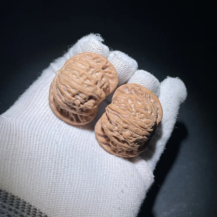 600蓟县战鼓狮子头文玩核桃油性足分量轻尺寸:边40肚38高30
