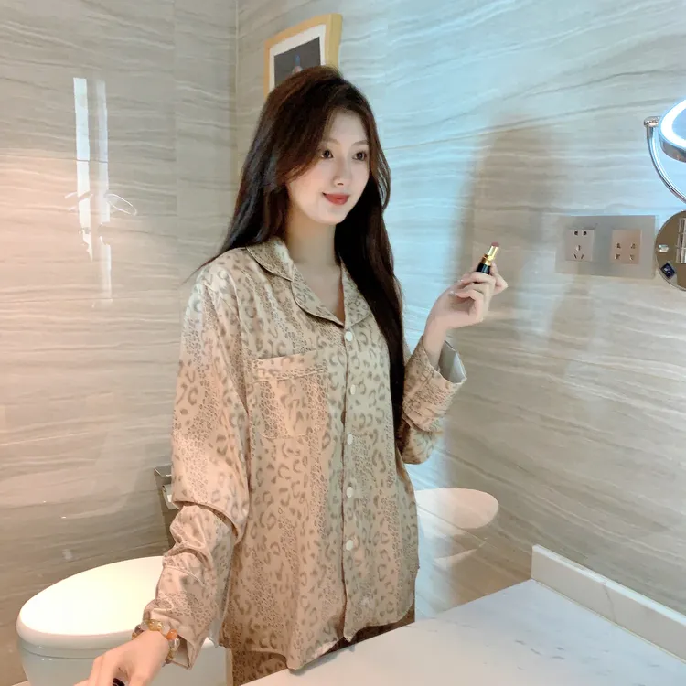 缎面冰雪丝小翻领豹纹宽松重工高级感家居服休闲两件套
