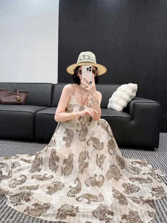 2025新款今年流行爆款独特漂亮夏季连衣裙海边度假腰果花裙子女装