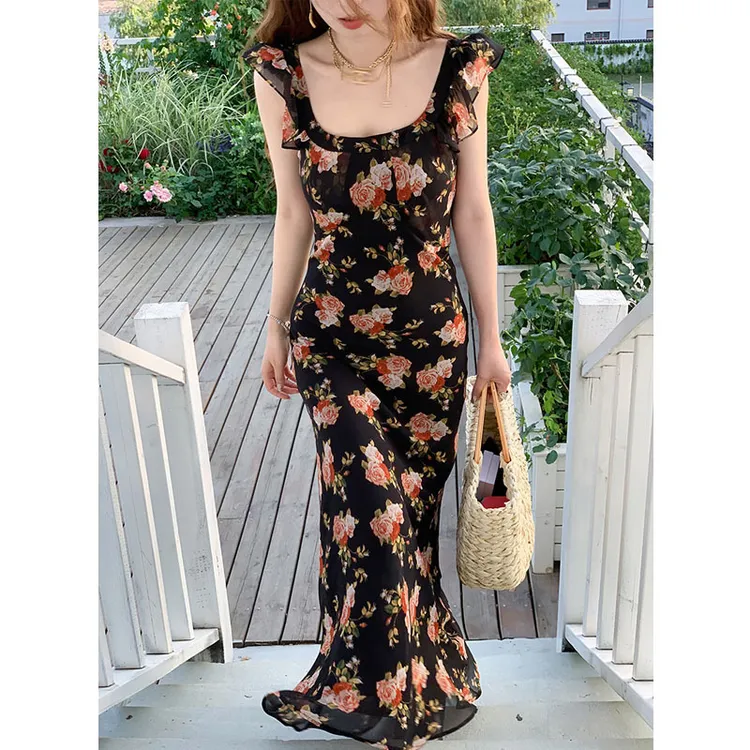 黑色小飞袖修身碎花裙女夏季新款中长款度假风法式复古连衣裙