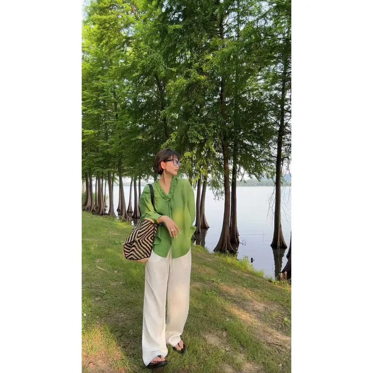 "绿光森林" 折皱天丝苎麻衬衫 V领手工抽褶花边木耳边巨美  W-112