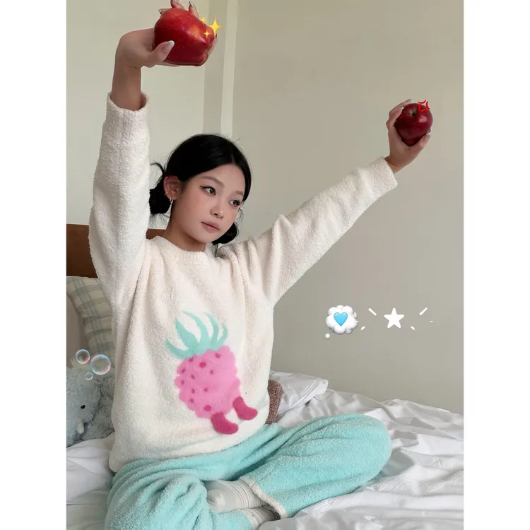 甜美简约可爱草莓半边绒睡衣女冬季新款加厚保暖家居服套装可外穿