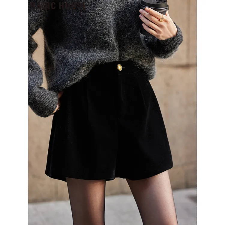 Basic House/百家好小个子外穿配靴子A字阔腿黑色毛呢短裤女秋季