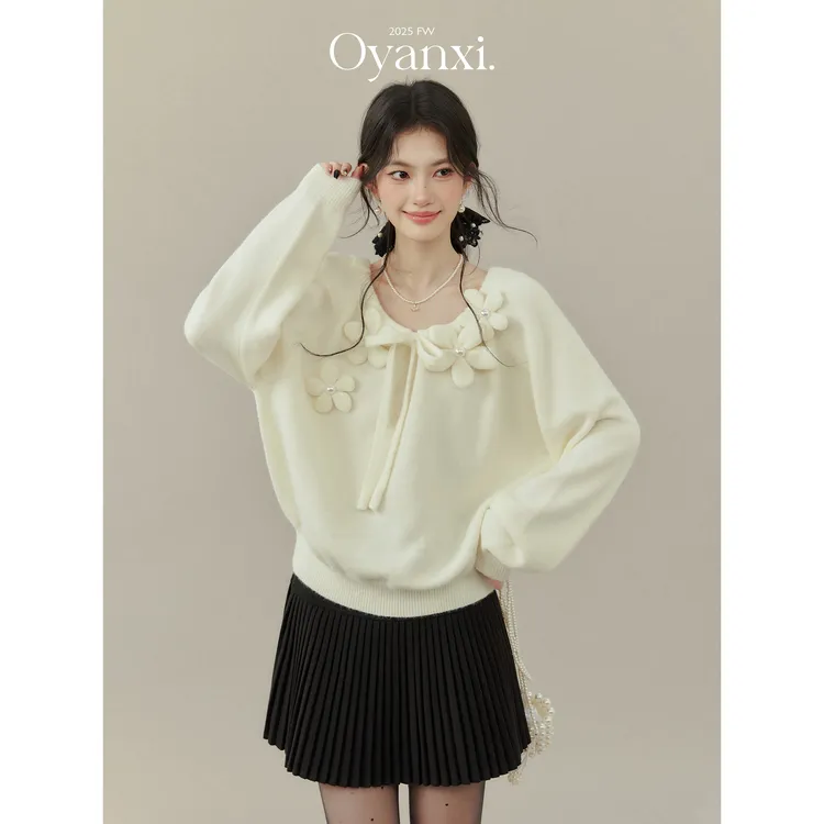 欧阳喜《漂亮奶油花瓣》杏色立体花朵抽绳毛衣女秋冬u领套头上衣