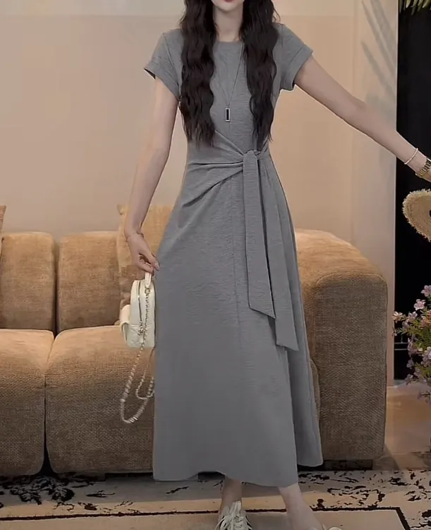 慵懒风灰色正肩连衣裙女2025夏季新款时尚绑带收腰显瘦垂感长裙潮