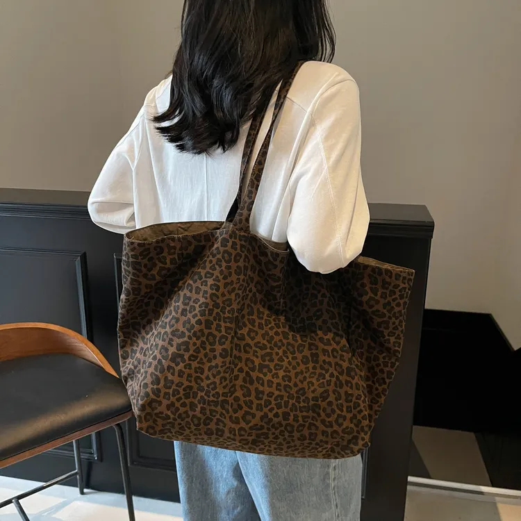 2025秋冬新款豹纹单肩包学生上课上班通勤包大容量百搭妈咪托特包