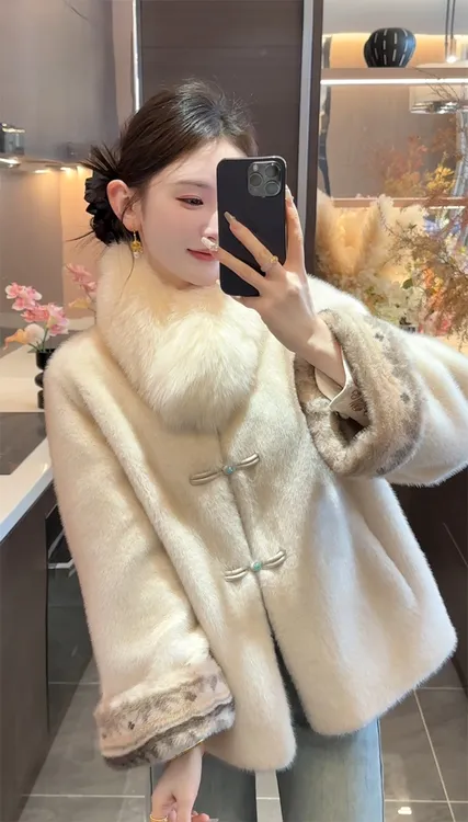 【周粥】【玉锦】2025新款皮绒一体气质时尚设计感百搭外套JJD4WT8167