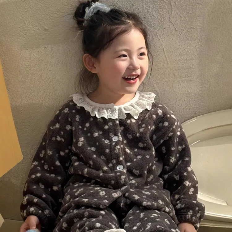 秋冬加厚儿童法兰绒开衫家居服套装舒适保暖花边纽扣款女宝宝睡衣