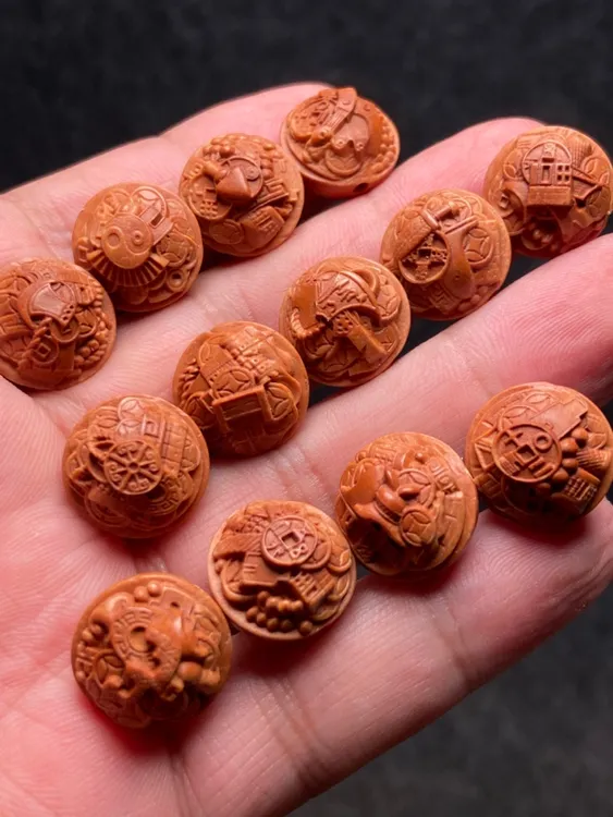 1.5尺寸龙纹桃核锦灰堆多宝手串