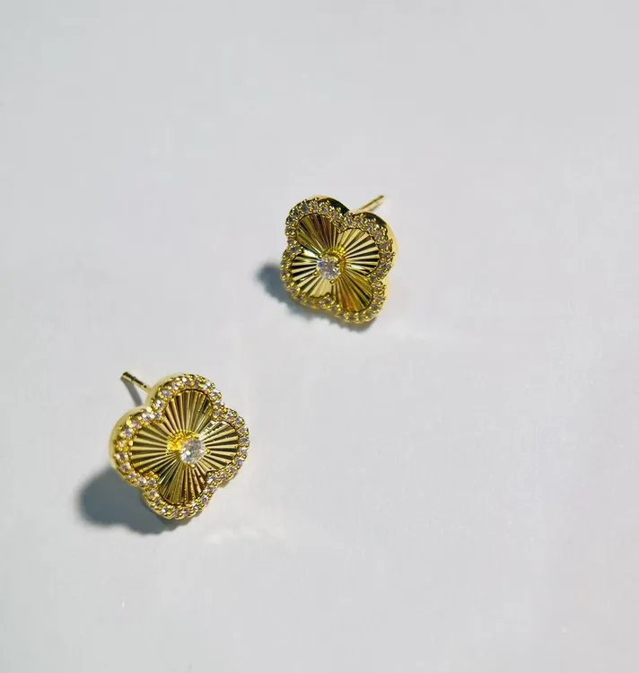 925银合成锆石耳饰 银镀金四叶草花朵耳钉简约经典气质