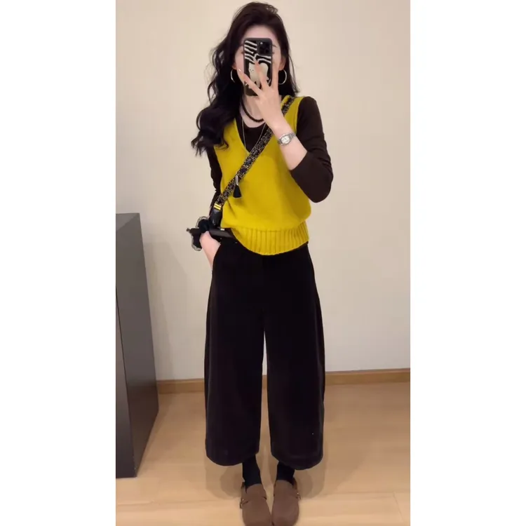 早秋气质穿搭套装设计感V领针织背心长袖打底衫百搭八分裤三件套