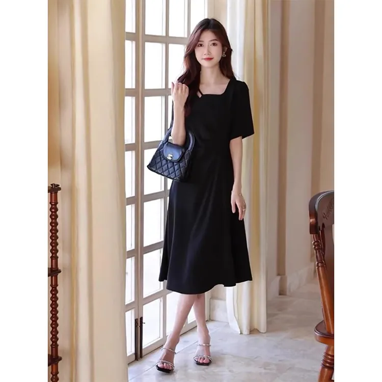 黑色连衣裙女夏季新款收腰显瘦小黑裙法式方领高级感赫本风中长裙