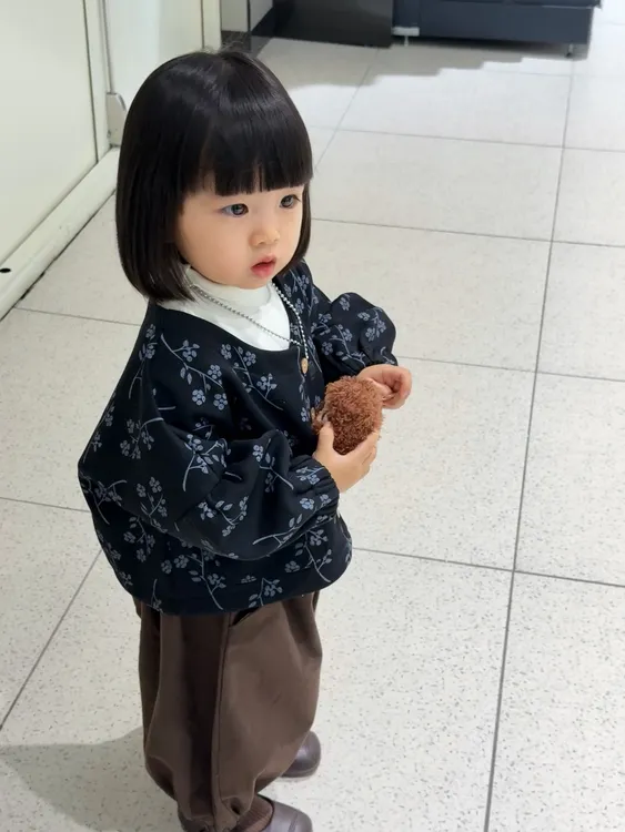 儿童秋装套装2025洋气百搭长袖开衫上衣男女童休闲灯笼裤三件套