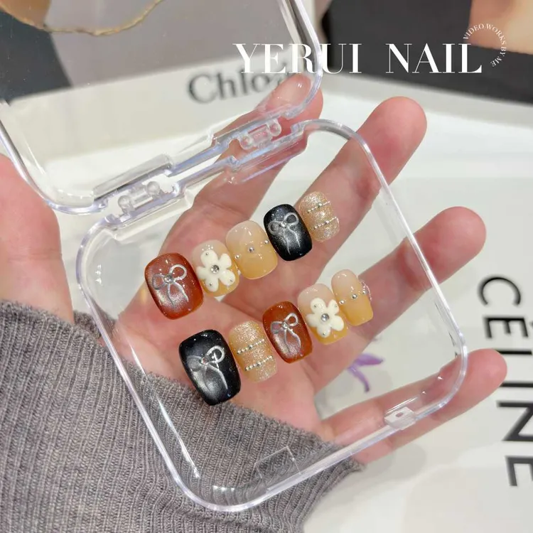 YR【花与夜】光疗美甲手工短款穿戴甲手绘气质高级感猫眼冰透美甲