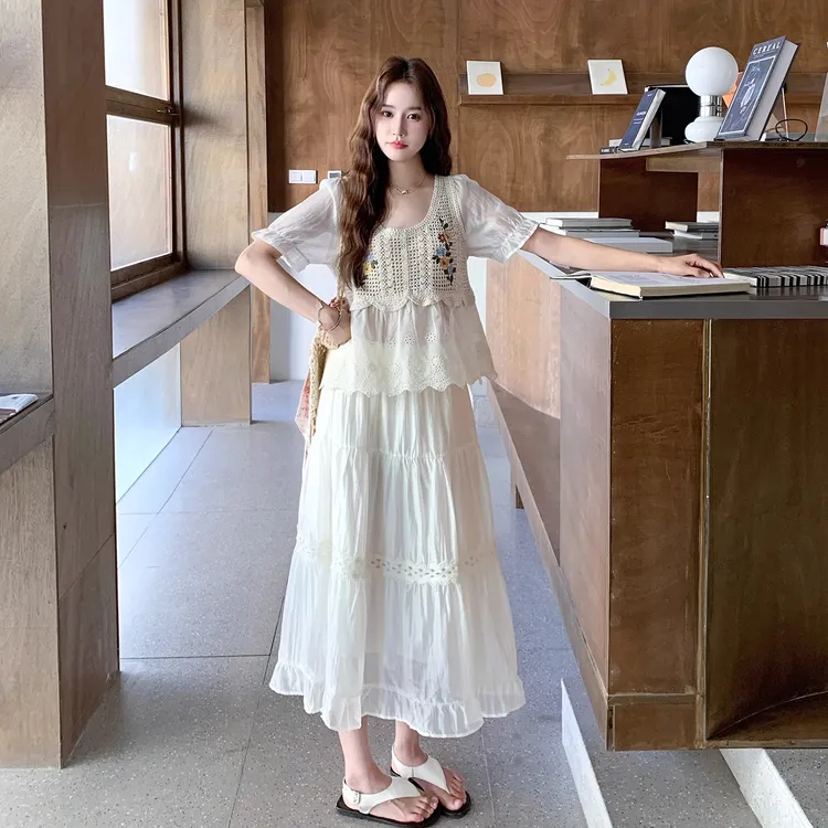 森系甜美勾花镂空上衣女2025夏新款小个子流行度假风爆卖款