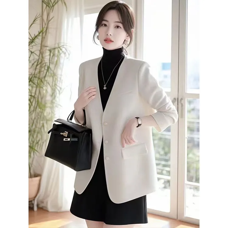 2024秋季今年流行的小西服白色通勤职业西装外套女气质名媛高级感