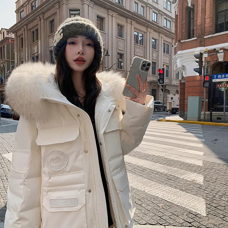 工装羽绒服女冬季2025新款超好看今年流行爆款轻薄连帽派克服外套