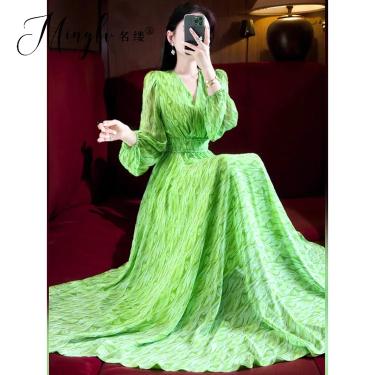2025早秋新款多巴胺长裙子绝美漂亮收腰大摆灯笼袖绿色提花连衣裙