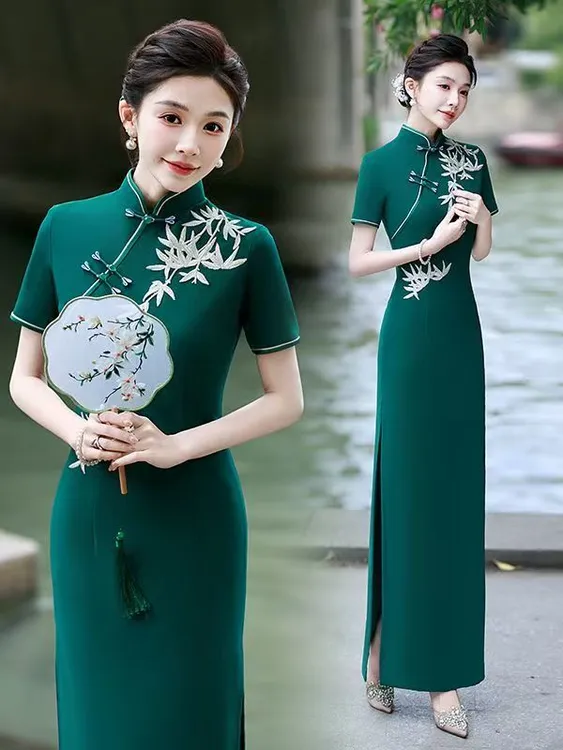 改良旗袍长款2025气质新款中式绿色年轻舞台走秀连衣裙演出服旗袍