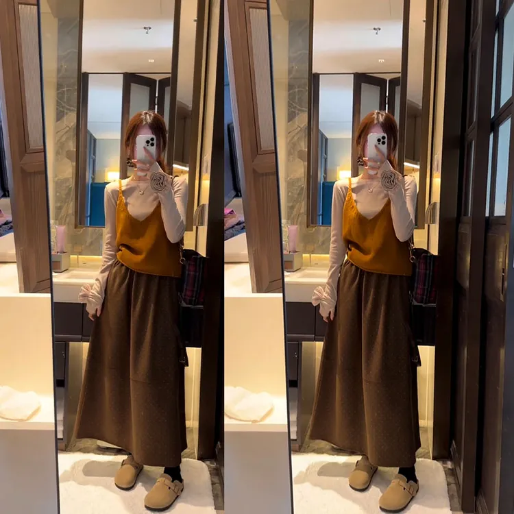 2025春秋款设计感时尚玫瑰花打底衫女马甲背心百搭半身裙三件套装