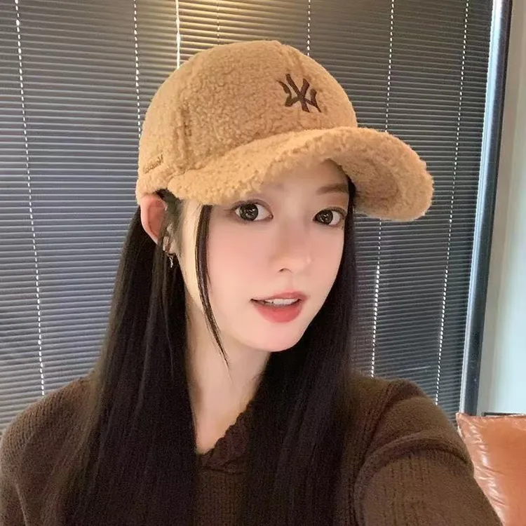 潮牌爆款冬季宽檐鸭舌帽男圆顶棒球帽帽子加厚加绒网红羊绒贝雷帽