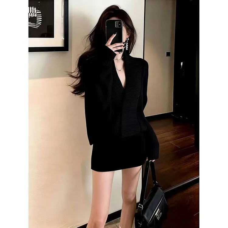 INS CEC气场强大名媛气质女神高级法式轻熟大方得体奶白色连衣裙