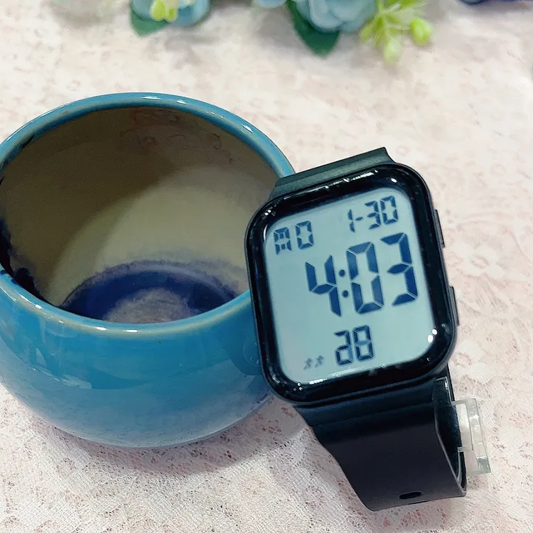 多功能防水电子手表适合青少年中学生及成人运动使用