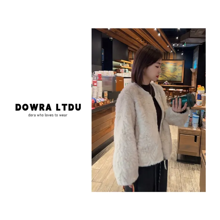 朵拉【暖迹之光】2025年冬季新款圆领纯色长袖百搭外套女147-5286